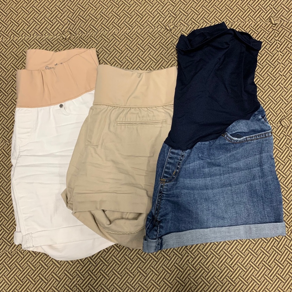 *Bundle* 3 pairs Small maternity shorts!